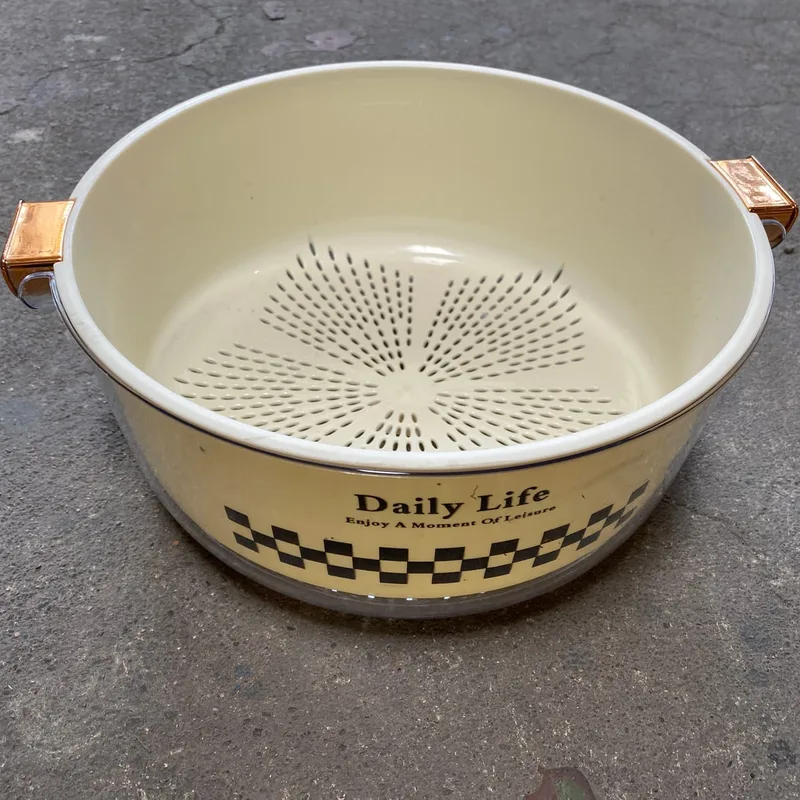 Frischhaltedose mit integriertem Sieb von Daily Life